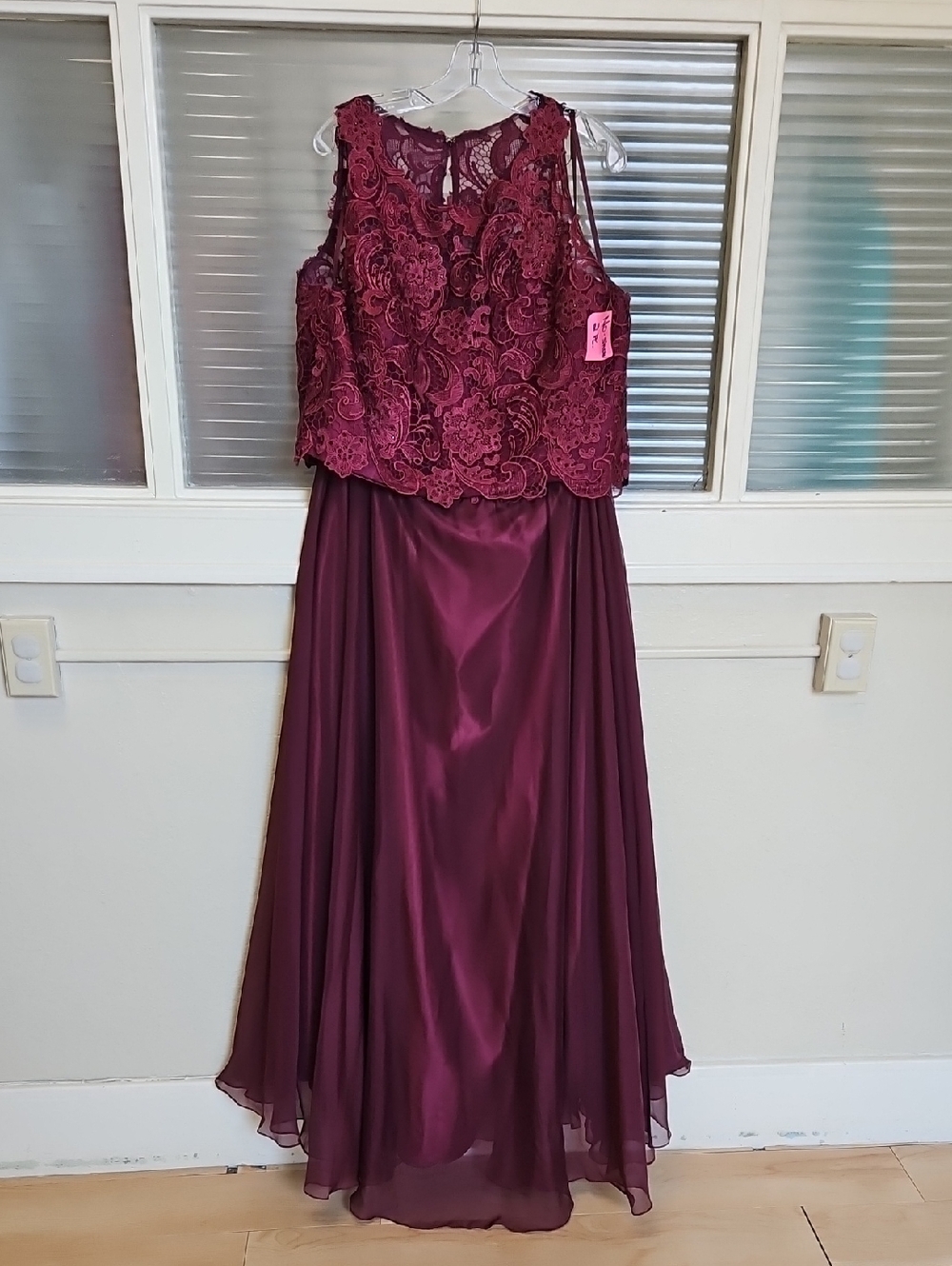 S - Picture 3 of 6